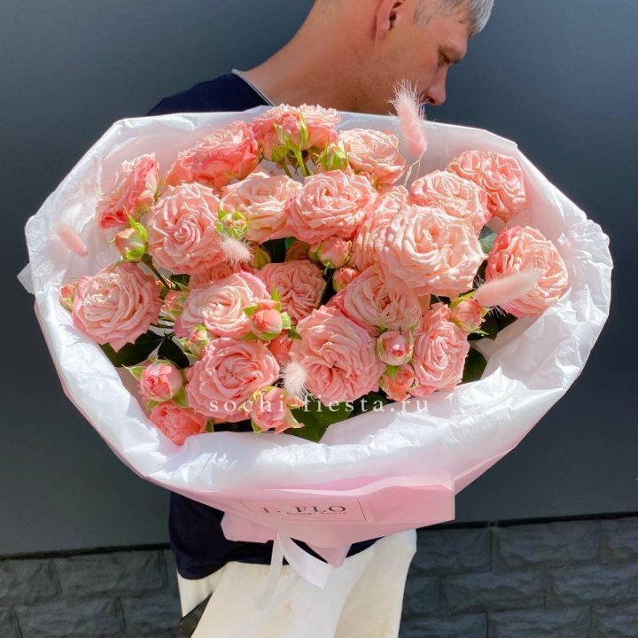 Пионовидные розы Мадам Бомбастик в Воронеже