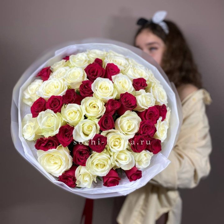 Микс из 55 роз в Воронеже