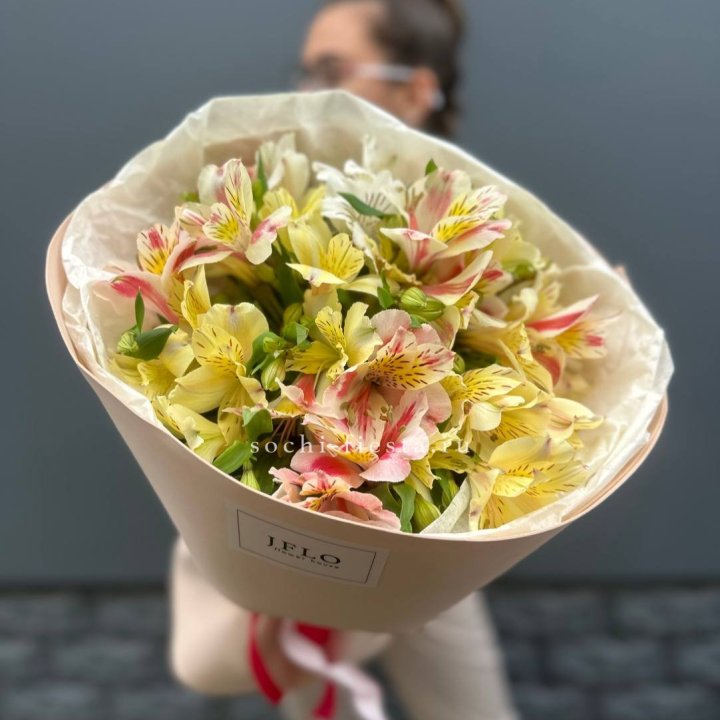 Альстромерии в нежном оформлении в Воронеже