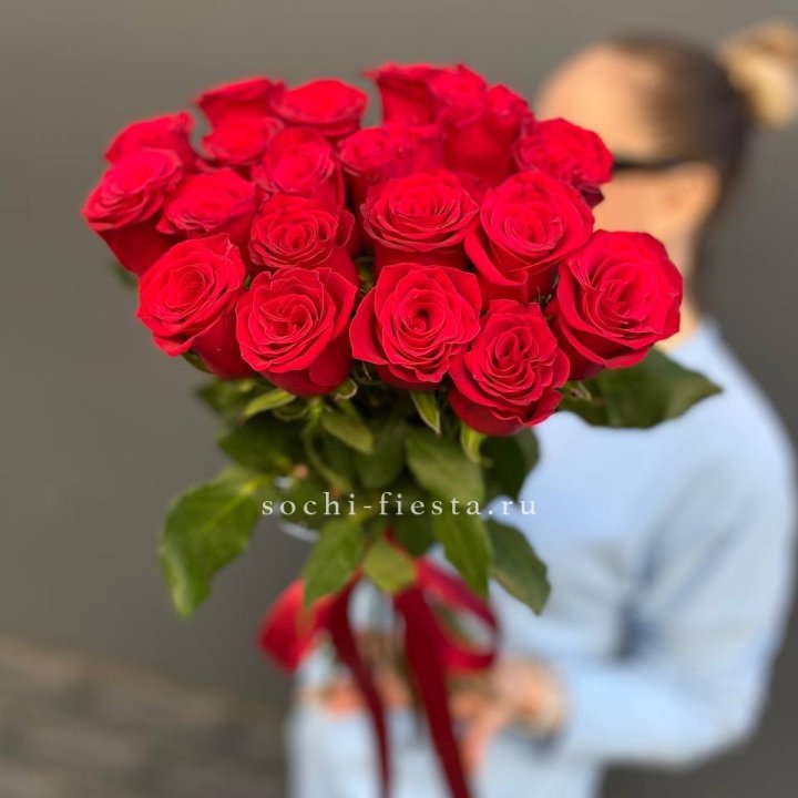 19 красных роз в Воронеже