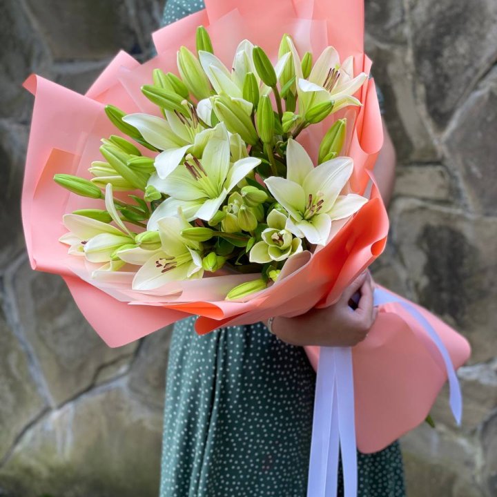 Букет из 7 белых лилий в Воронеже