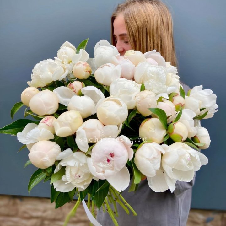 Охапка пионов в Воронеже