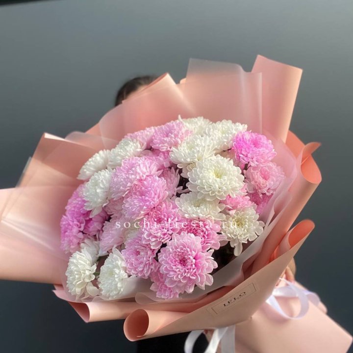  Букет бело-розовых хризантем  в Воронеже
