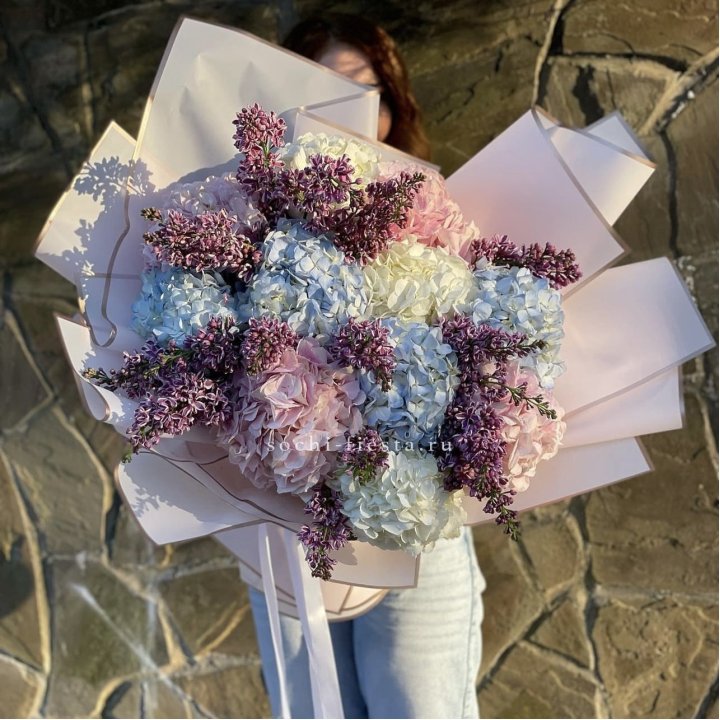 Букет гортензии с сиренью в Воронеже