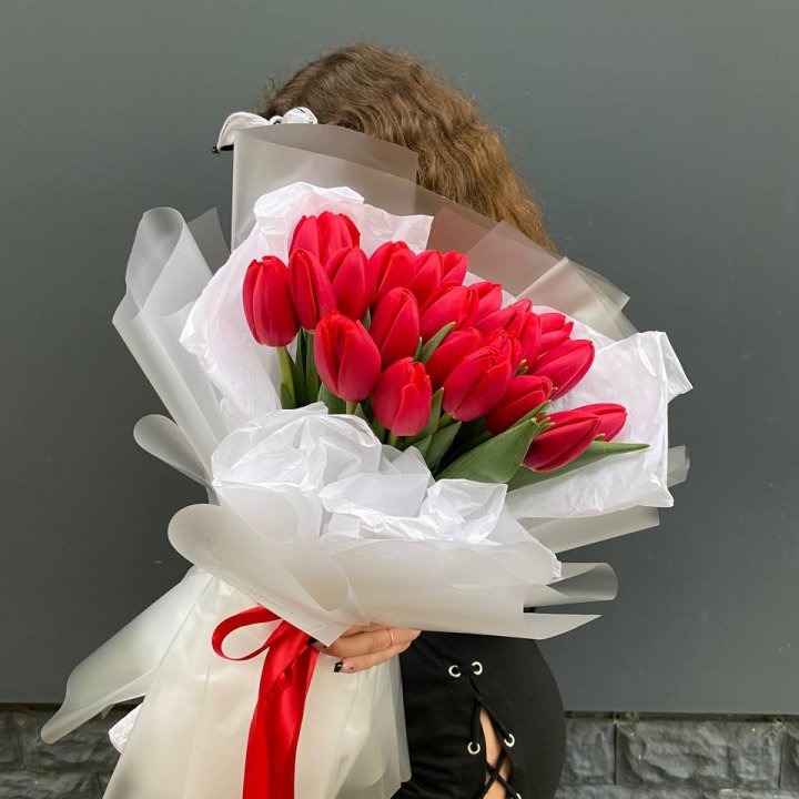  25 красных воздушных тюльпанов в Воронеже
