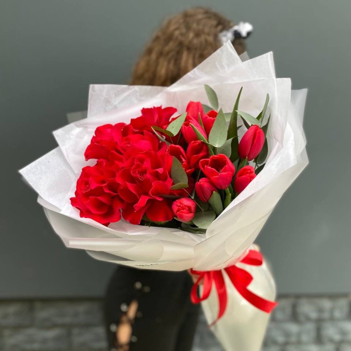 Дуо тюльпаны и розы в Воронеже