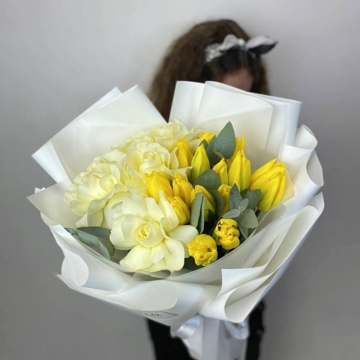Дуо жёлтые тюльпаны и розы в Воронеже