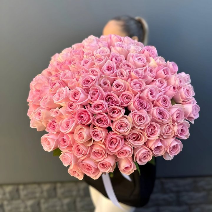 Охапка из 101 розовой розы в Воронеже