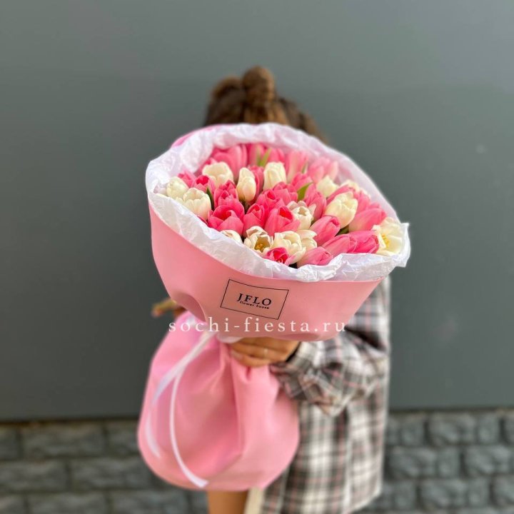 51 бело-розовый тюльпан в Воронеже