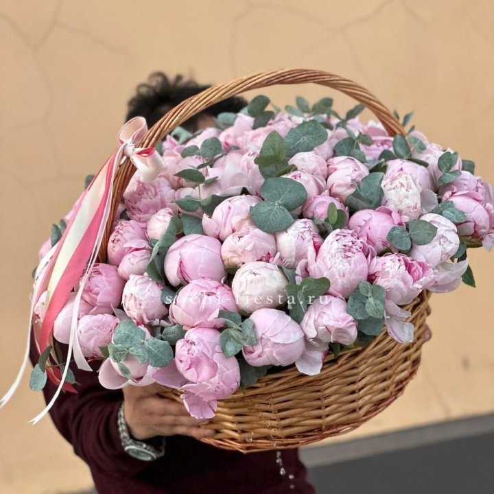 Корзина пионов "75" в Воронеже