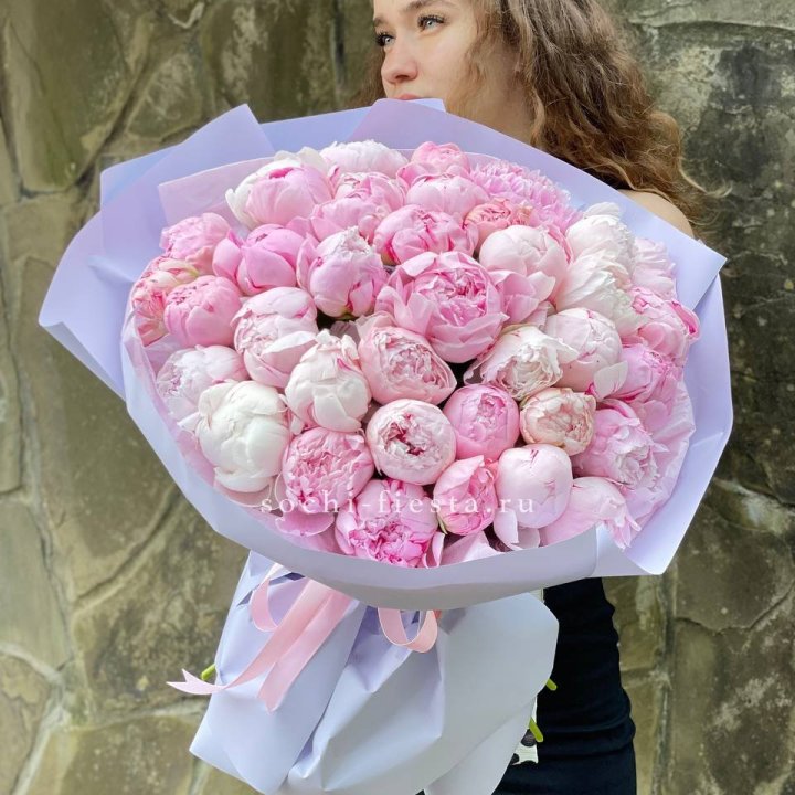 39 нежных пионов в Воронеже