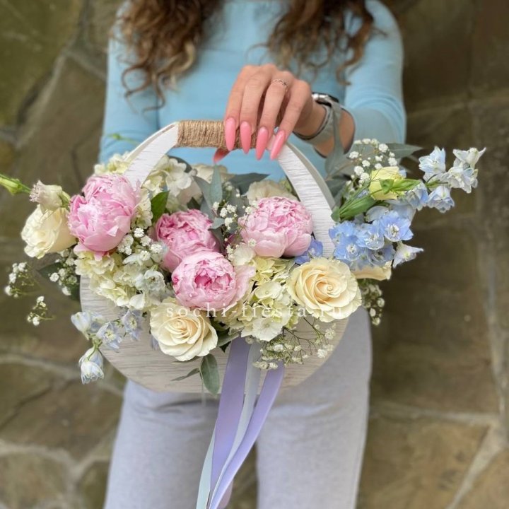 Ящик с пионами в Воронеже