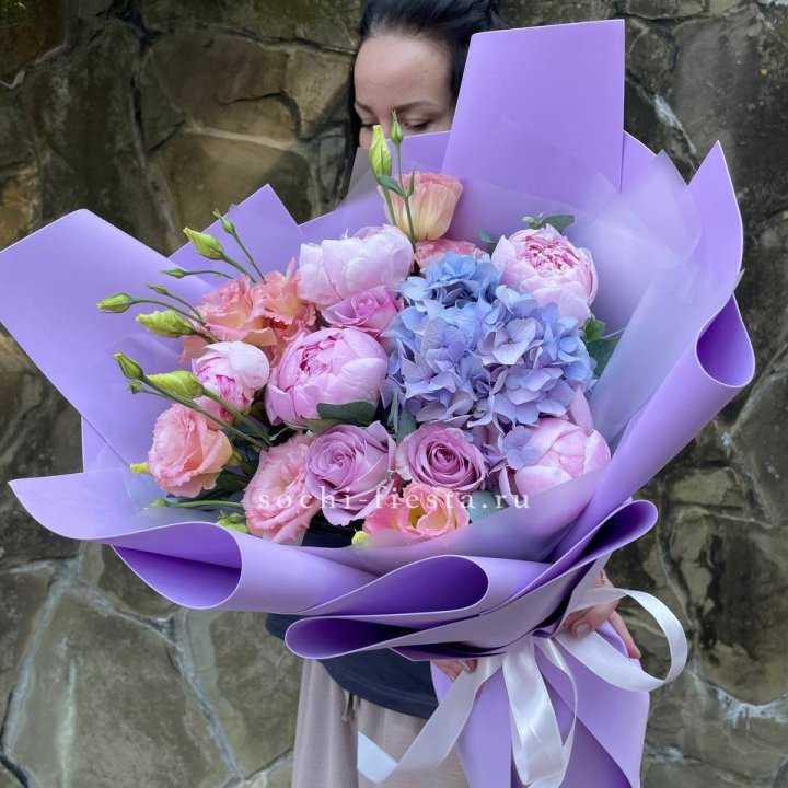 Букет с пионами "Блю логан" в Воронеже