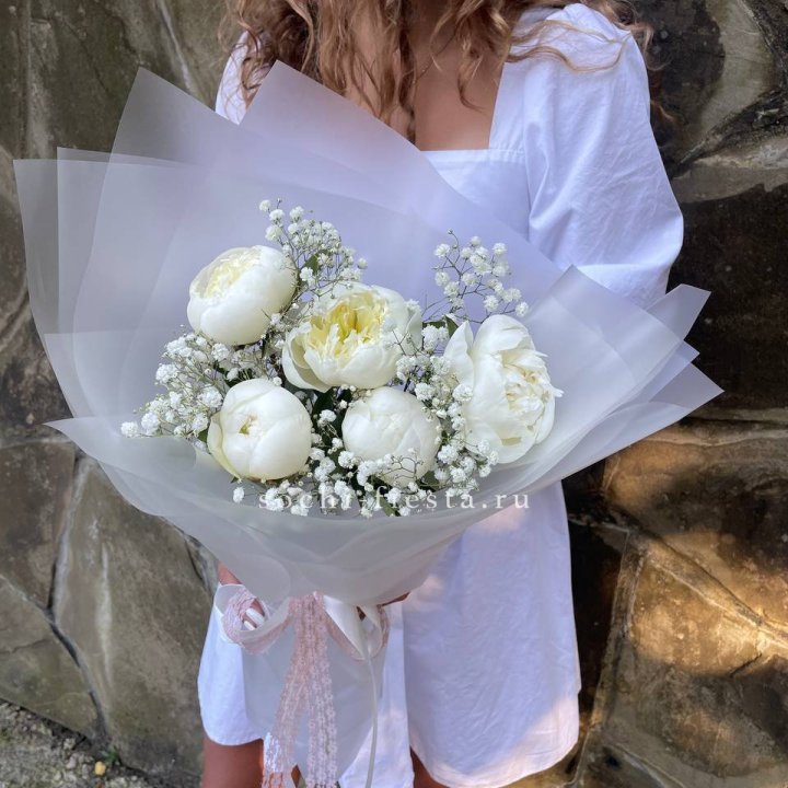 Букет белых пионов "Файв" в Воронеже