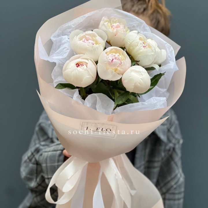 Букет белых пионов в Воронеже