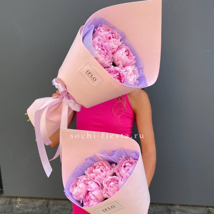 Букет из 5 пионов в Воронеже