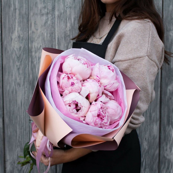 7 зефирных пионов в оформлении в Воронеже