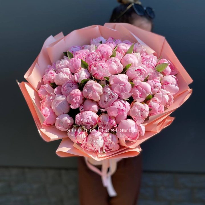 Нежный букет 51 пионов  в Воронеже