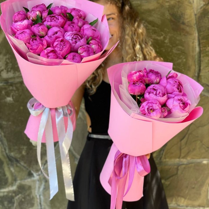 Букет ярких пионов  в Воронеже