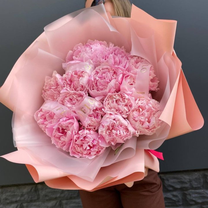 15 пионов "Монинг" в Воронеже