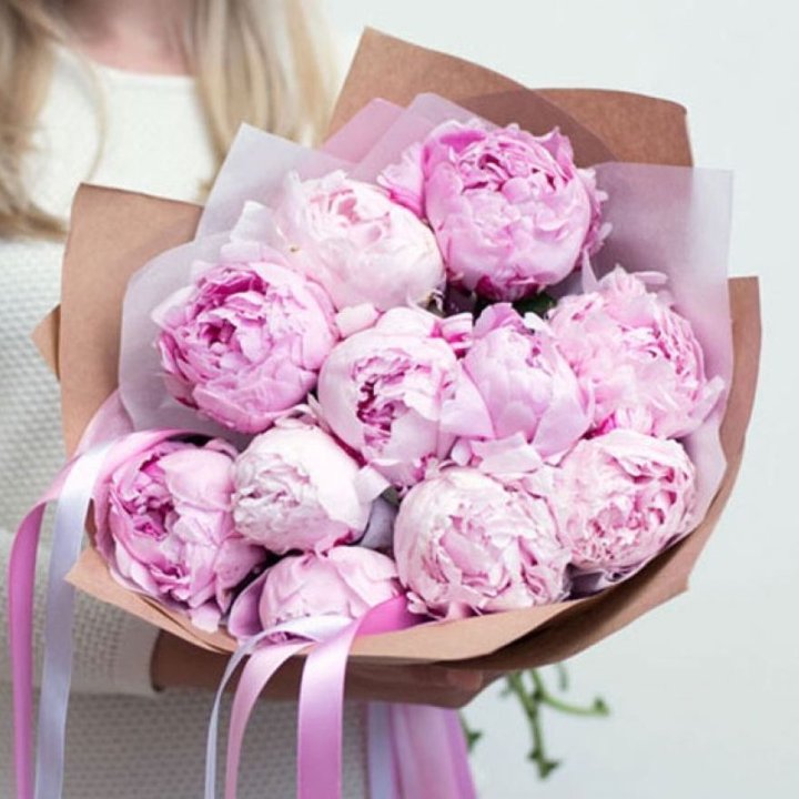 11 нежных пионов в Воронеже