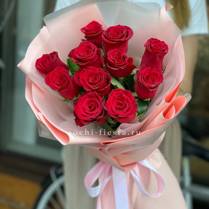 Букет красных роз "Мадам ред" в Воронеже