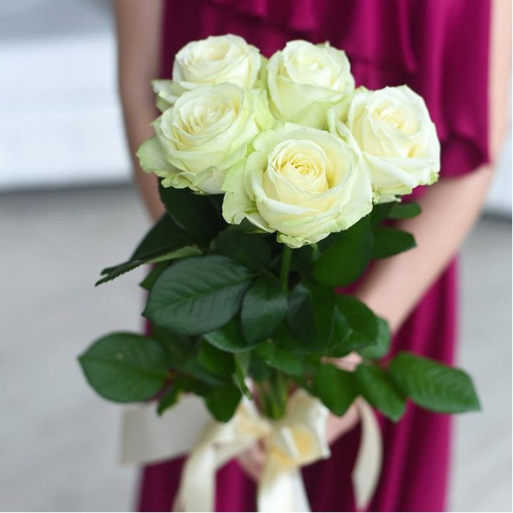 5 белых роз в Воронеже