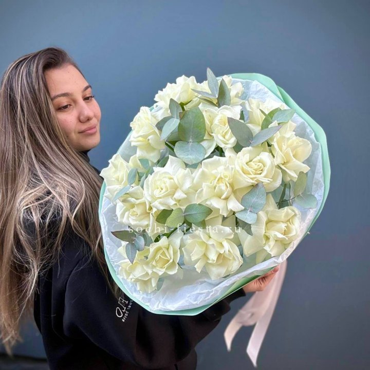 15 Белых французских роз "Ноте бьянка" в Воронеже