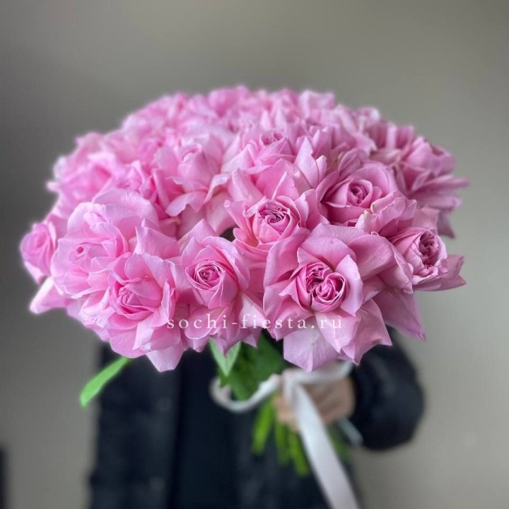 25 розовых французских роз в Воронеже