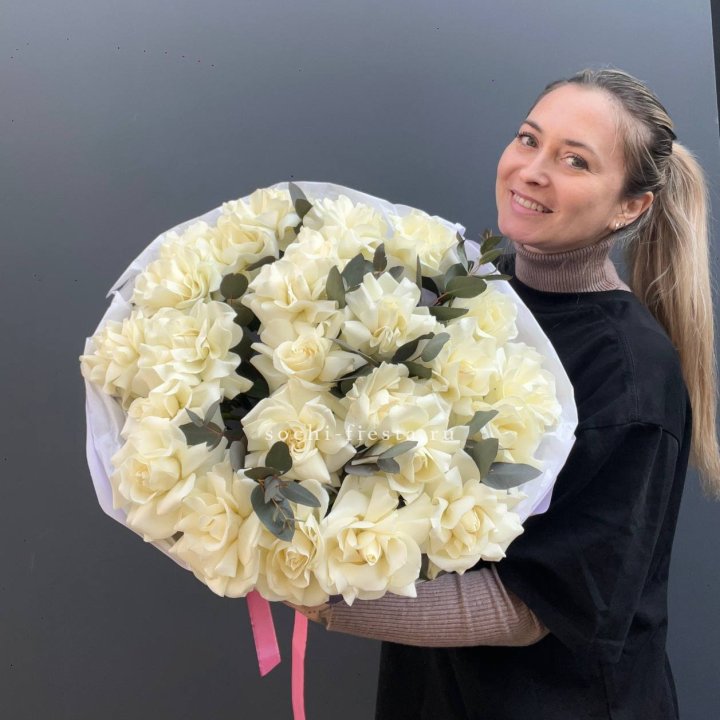 25 Белых французских роз Вайт найс в Воронеже