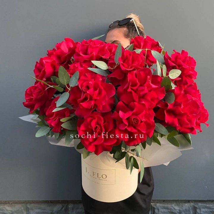 25 Французских красных роз в коробке в Воронеже