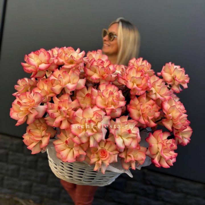 45 французских роз Джумилия в корзине в Воронеже