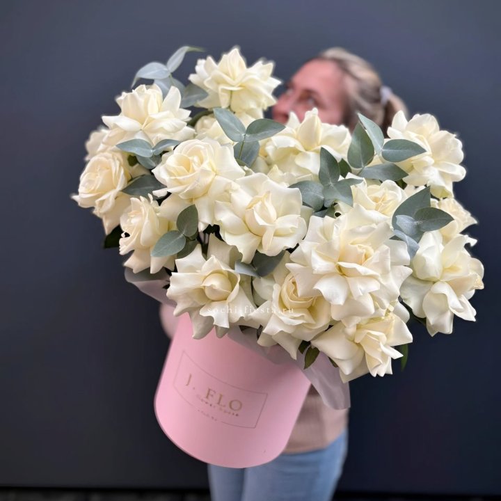 25 Французских белых роз в боксе в Воронеже