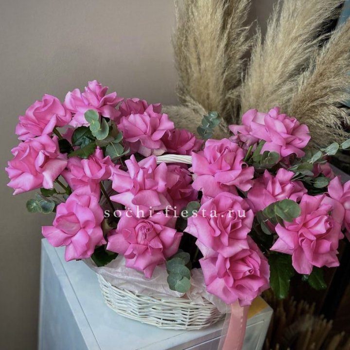 25 роз в цветочной корзине Пинк в Воронеже