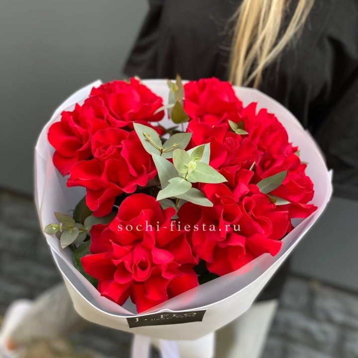 9 Красных французских роз в Воронеже