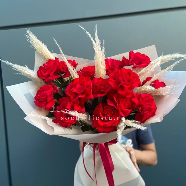 15 Красных французских розы в Воронеже
