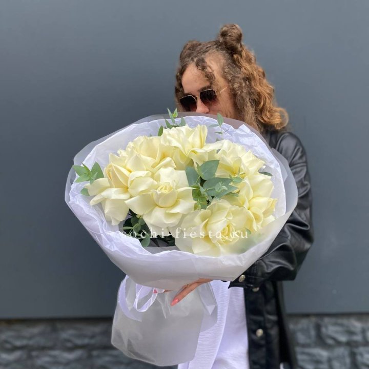 7 Белых французских роз  в Воронеже