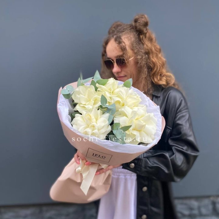 5 Белых французских роз в Воронеже