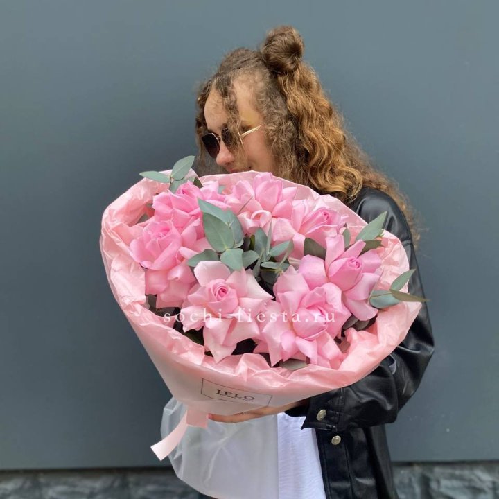 7 розовых роз в Воронеже