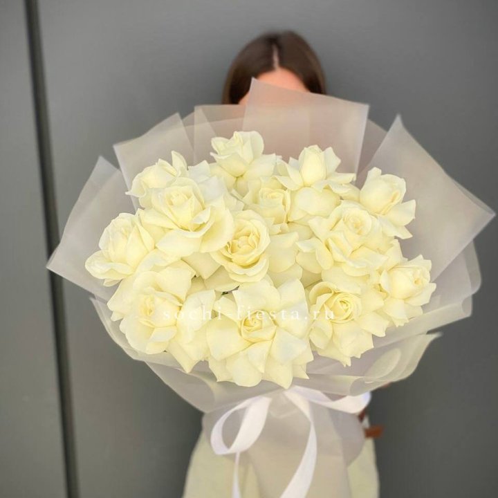 13 белых роз в Воронеже