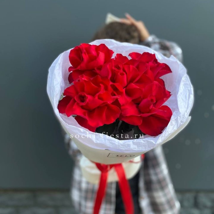 5 французских красных роз в Воронеже