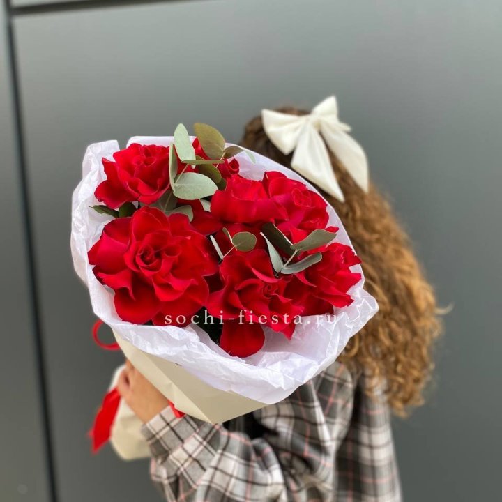 7 красных французских роз в Воронеже