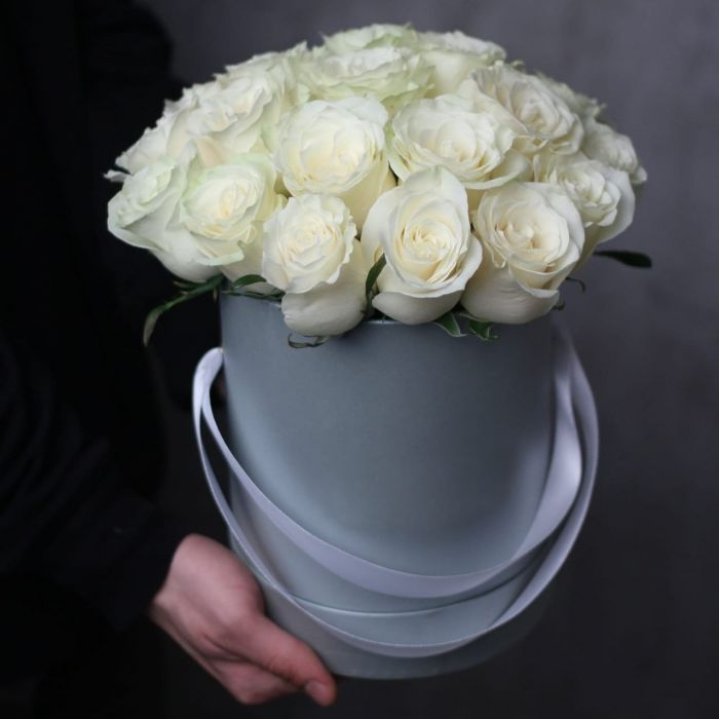 15 белых роз в цилиндре в Воронеже