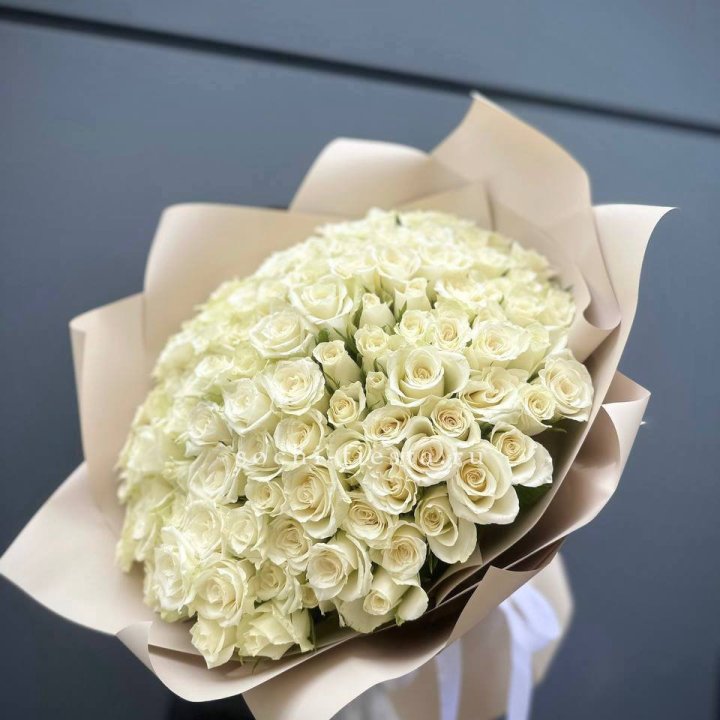 101 белая роза Атена в Воронеже