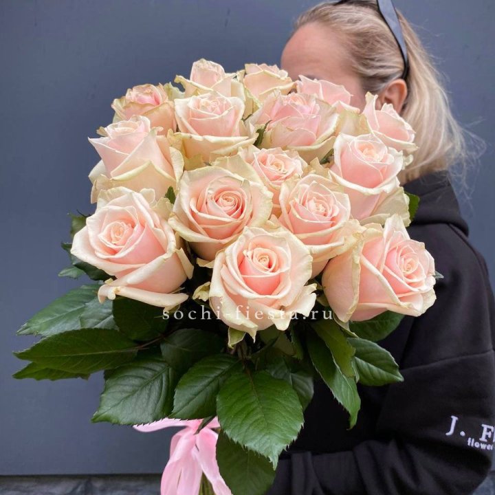 15  кремовых высоких роз в Воронеже