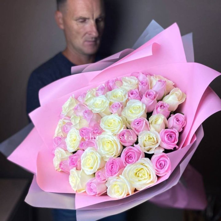 51 белых и розовых роз в Воронеже