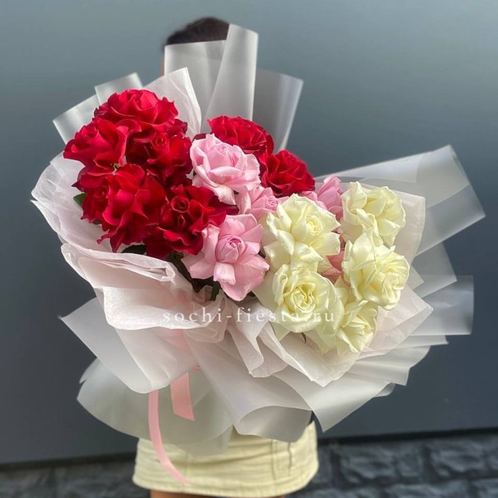 Микс из 17 роз в Воронеже