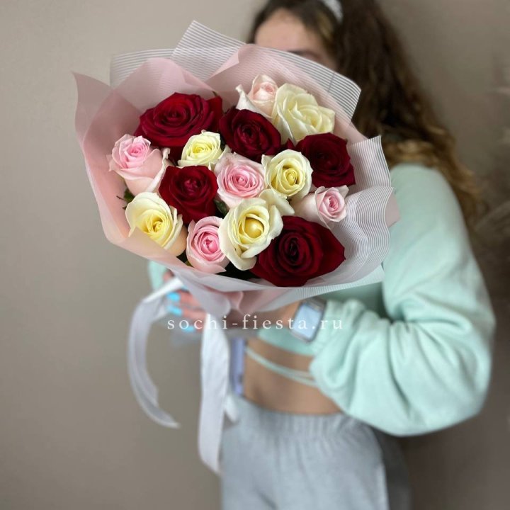 15 роз "Карусель" в Воронеже