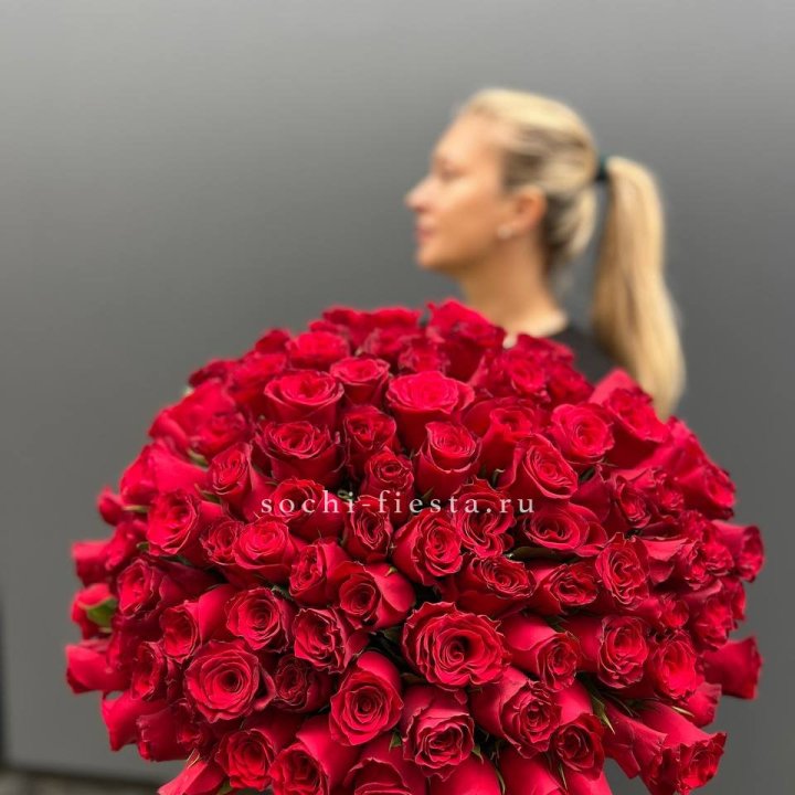 Охапка из 101 красной розы в Воронеже