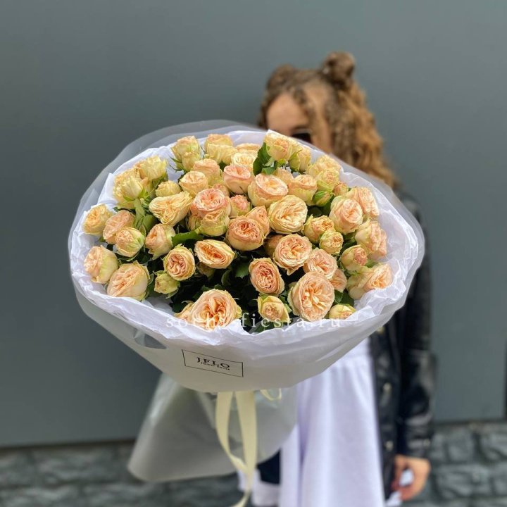 15 пионовидных роз в Воронеже